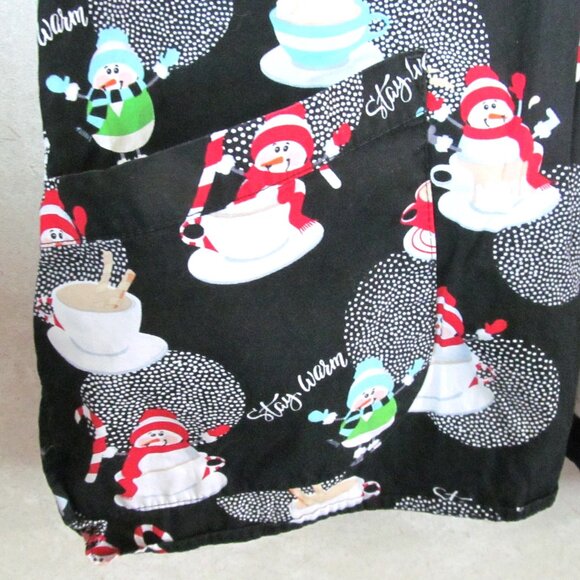 Scrub top winter theme - Picture 2 of 12